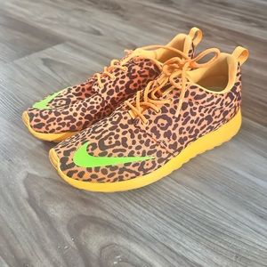 MENS NIKE ROSHE RUN ORANGE LEOPARD SZ 7Y (WOMENS 8.5)